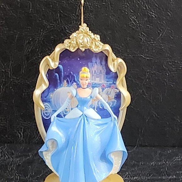 Vintage 1997 Hallmark Keepsake Ornament Disney Cinderella The Enchanted Memories - Picture 3 of 10